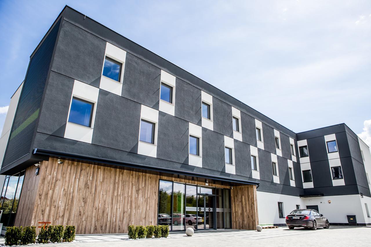 Hotel Mazurek Kolo  ภายนอก รูปภาพ